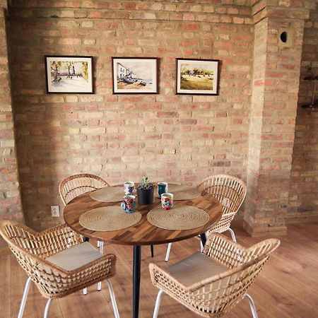 Art Gallery Apartment Nové Zámky Екстериор снимка