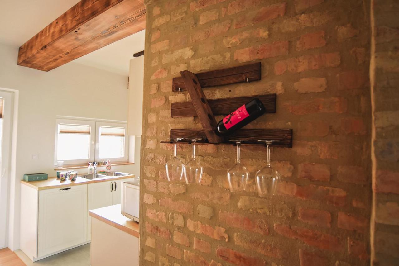 Art Gallery Apartment Nové Zámky Екстериор снимка