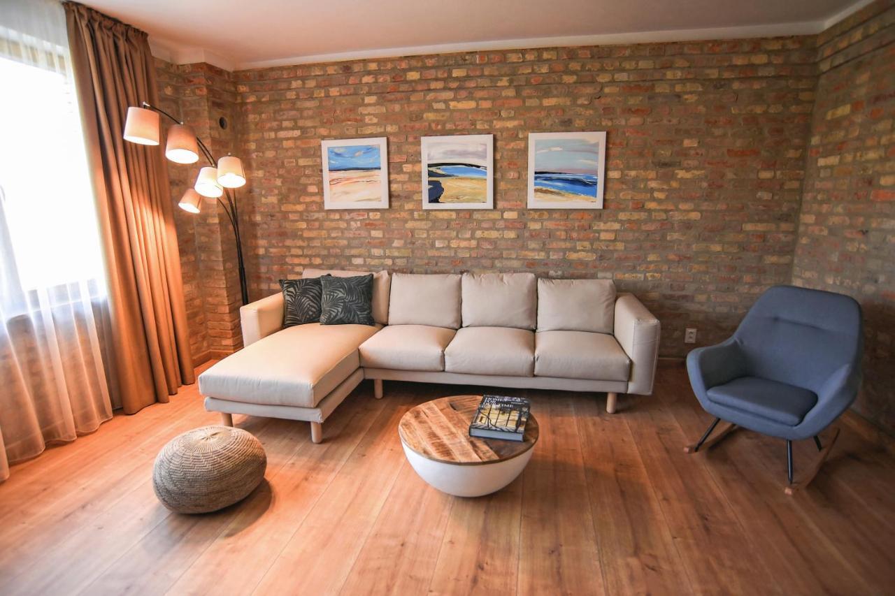 Art Gallery Apartment Nové Zámky Екстериор снимка