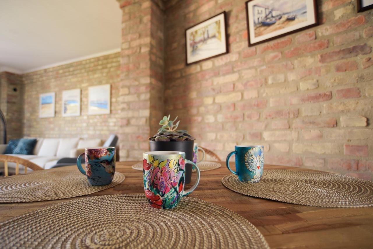 Art Gallery Apartment Nové Zámky Екстериор снимка