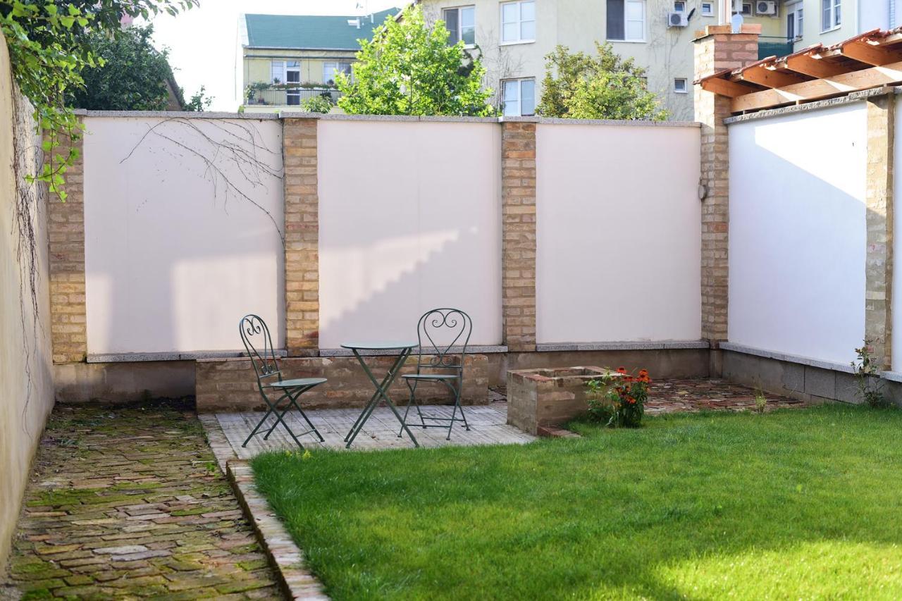 Art Gallery Apartment Nové Zámky Екстериор снимка