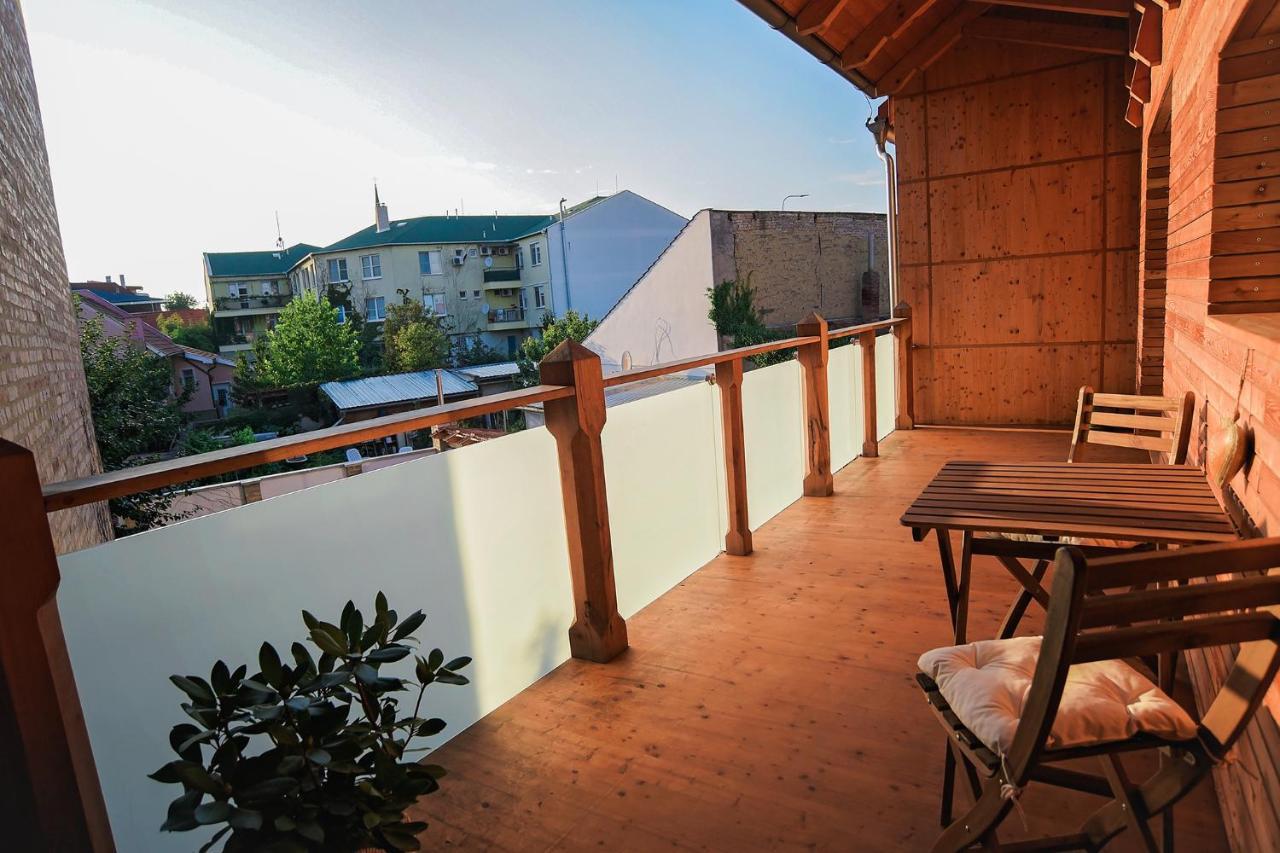 Art Gallery Apartment Nové Zámky Екстериор снимка