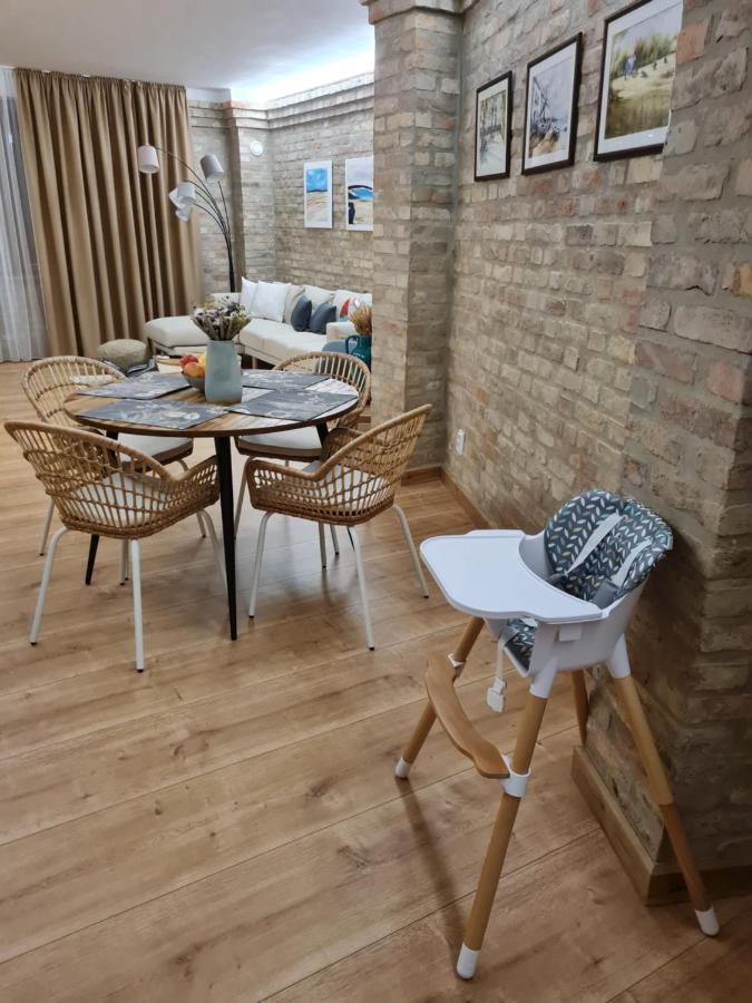 Art Gallery Apartment Nové Zámky Екстериор снимка