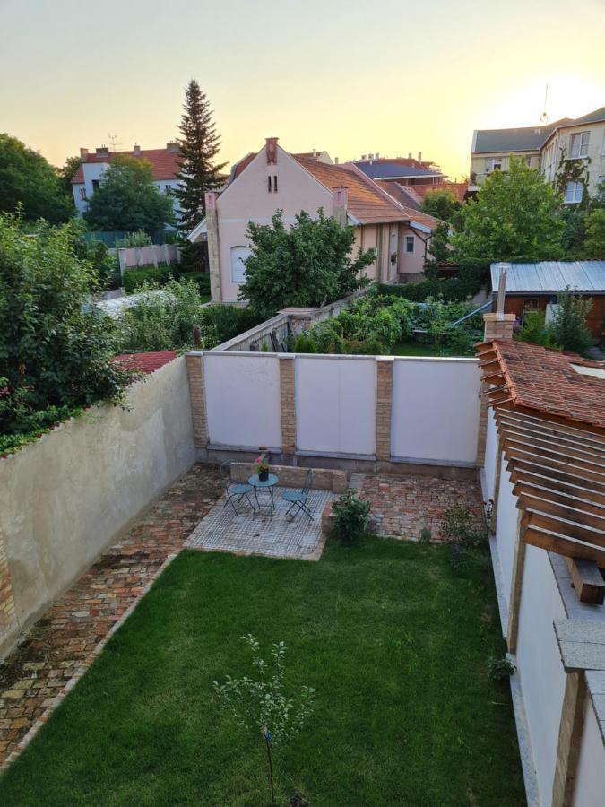 Art Gallery Apartment Nové Zámky Екстериор снимка